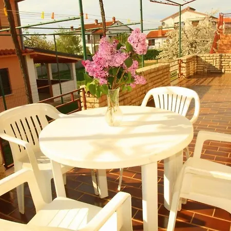 4 Apartment *